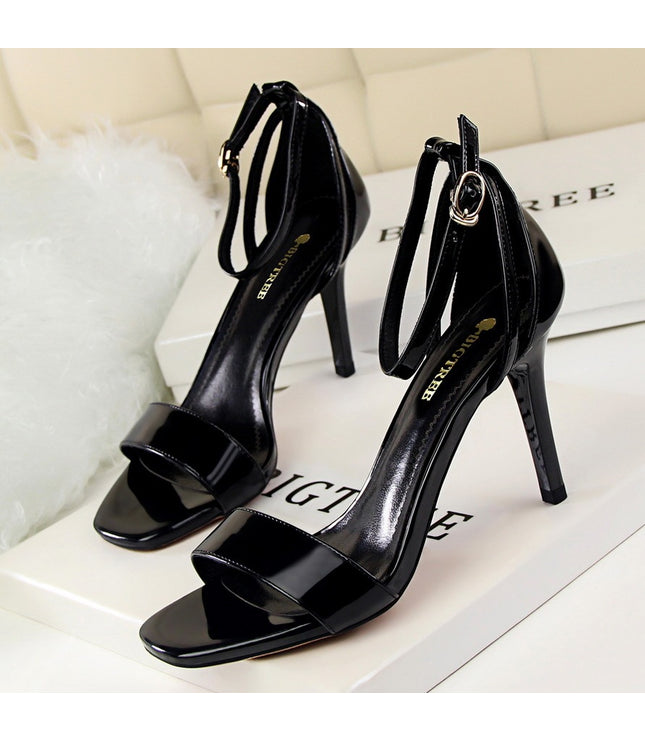 Sexy nightclub sandals with one word
