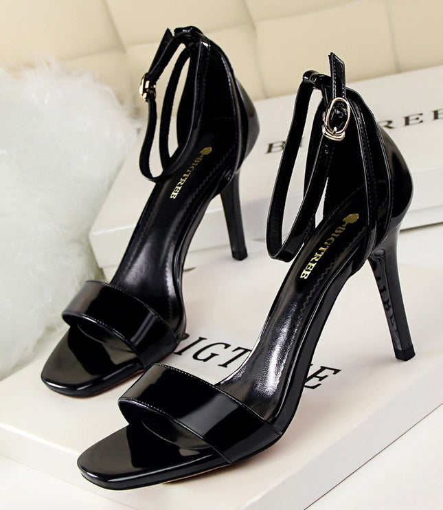 Sexy nightclub sandals with one word
