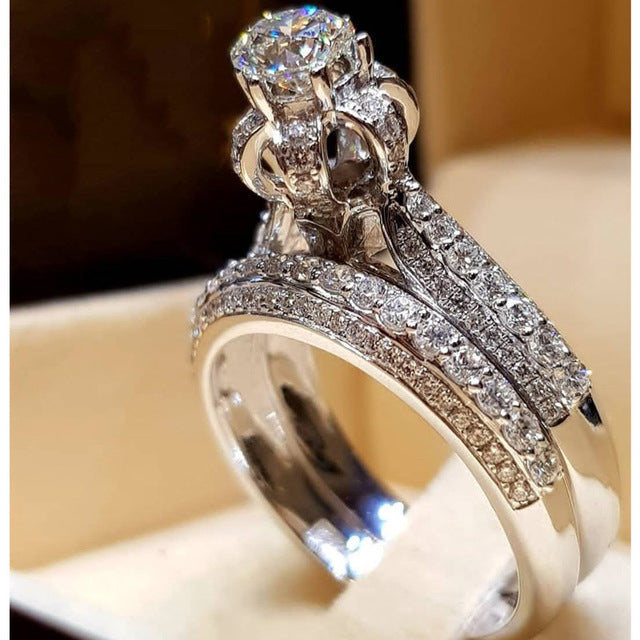 Women’s Zircon Inlaid Alloy Ring – Stylish and Durable Accessory