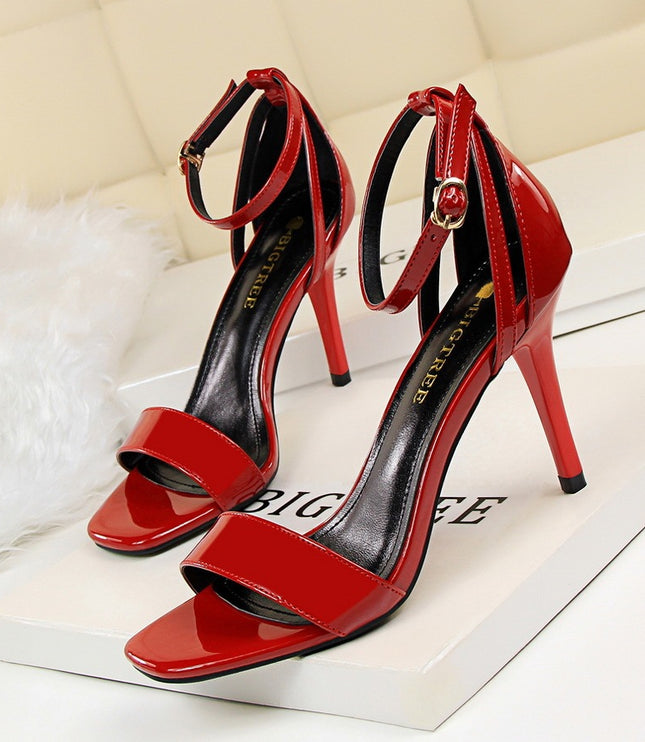 Sexy nightclub sandals with one word