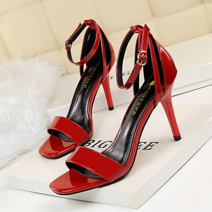 Sexy nightclub sandals with one word