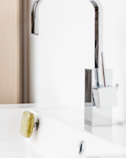 SAVONT Original Magnetic floating soap holder | Always dry & clean | Soap dish dispenser drainer for shower or sink