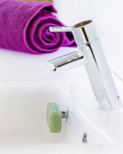 SAVONT Original Magnetic floating soap holder | Always dry & clean | Soap dish dispenser drainer for shower or sink